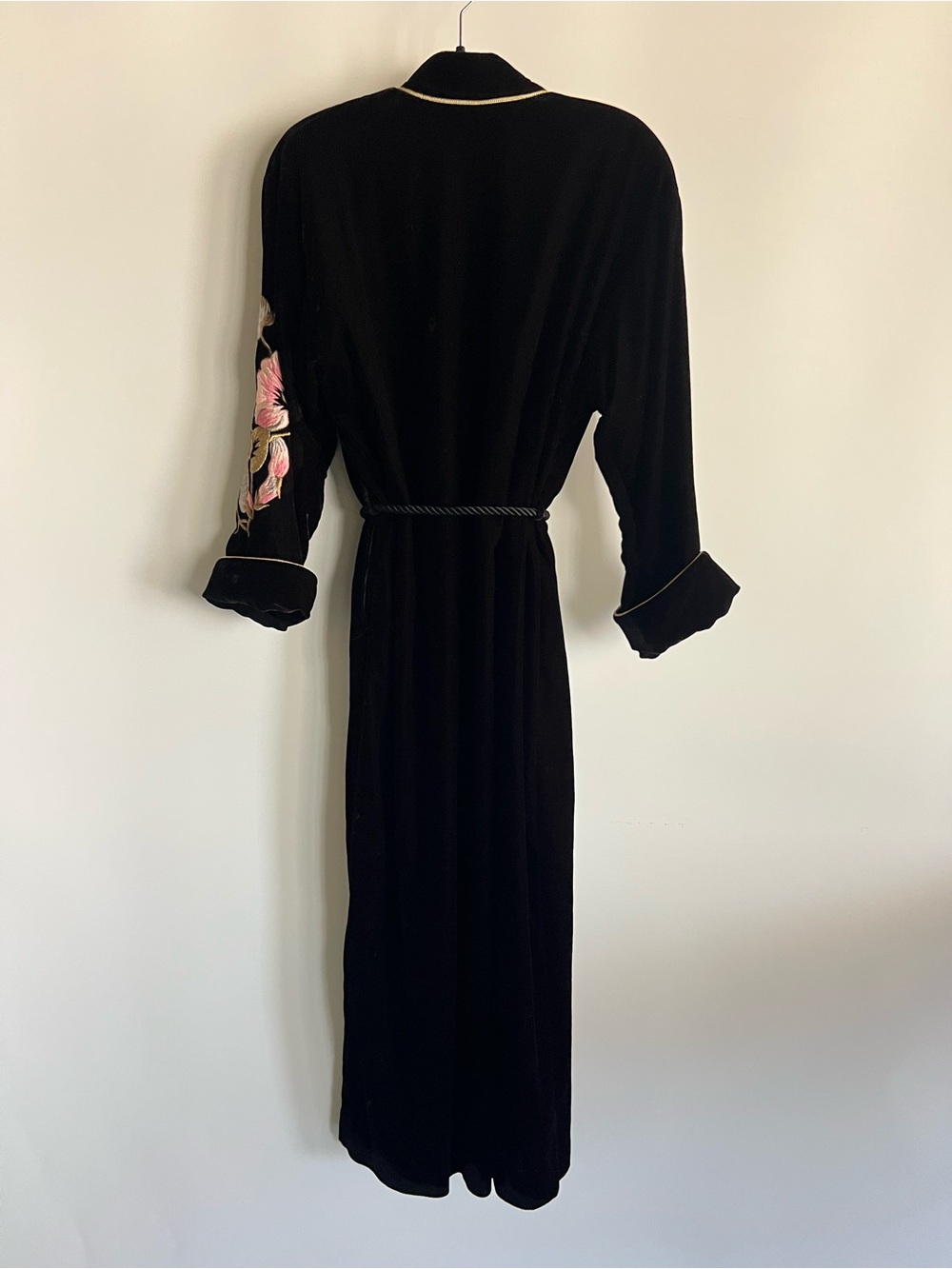 Vintage Natori Black Velvet Robe with Pink & Gold Floral Embroidery Saks Fifth - Picture 6 of 6